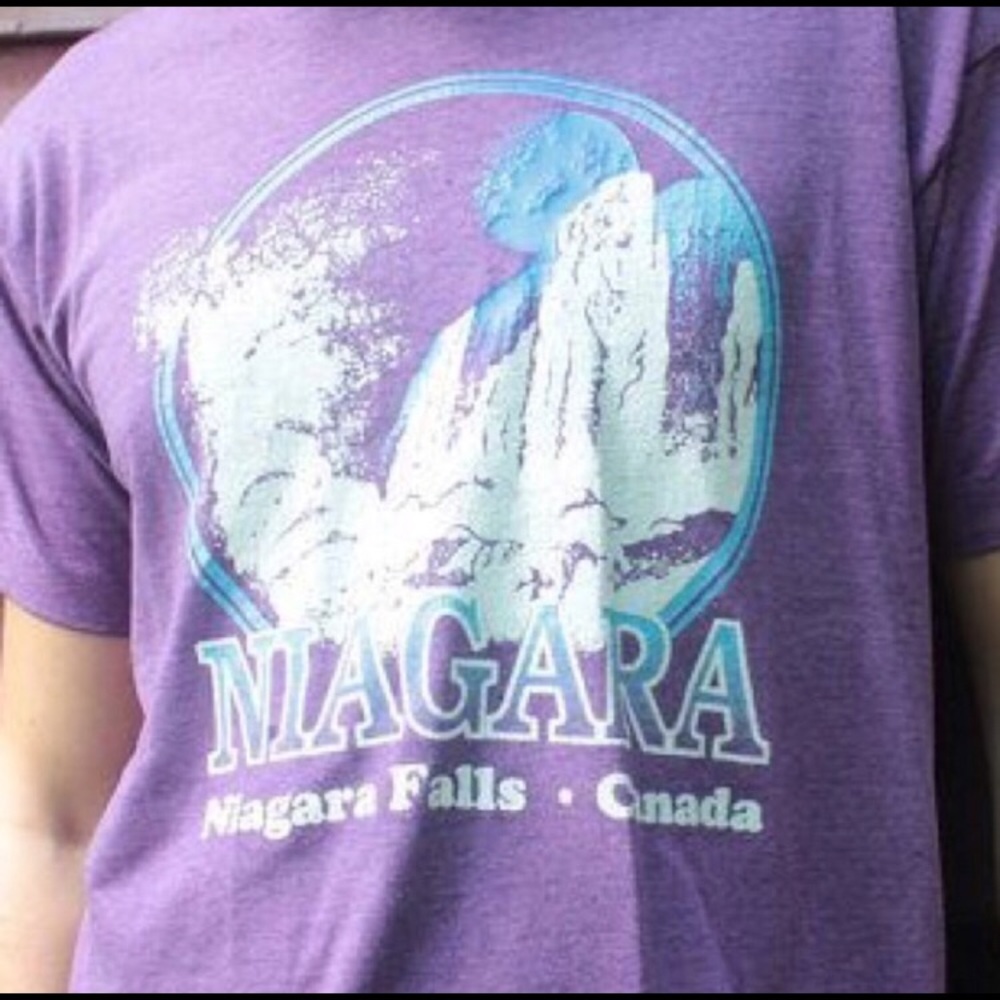 Surprise Vintage Graphic Tee - Picture 5 of 6